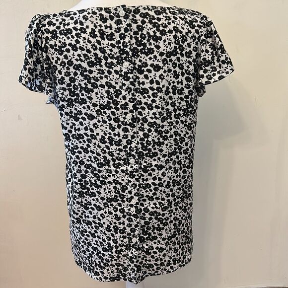 LOFT black white floral cap sleeve button back blouse Size S EUC - Picture 6 of 9